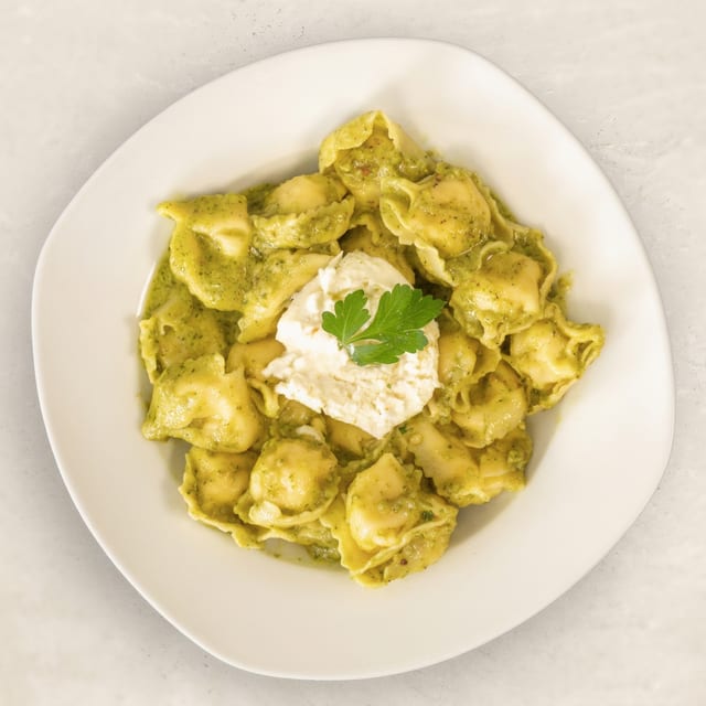 Tortellini con Pesto di Casa.
